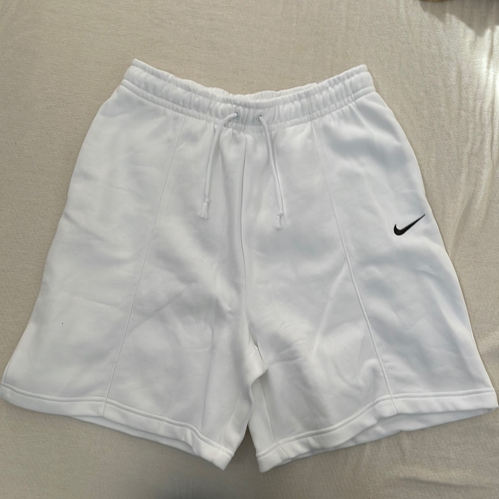 Nike Loose Fit High Rise Women’s White Shorts
